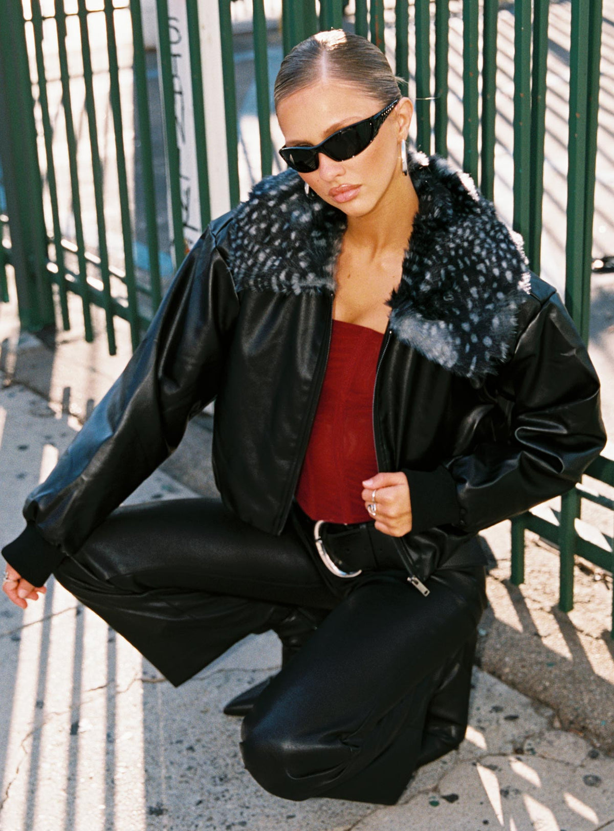 Chaqueta de piel sintética con cuello Koemi, color negro