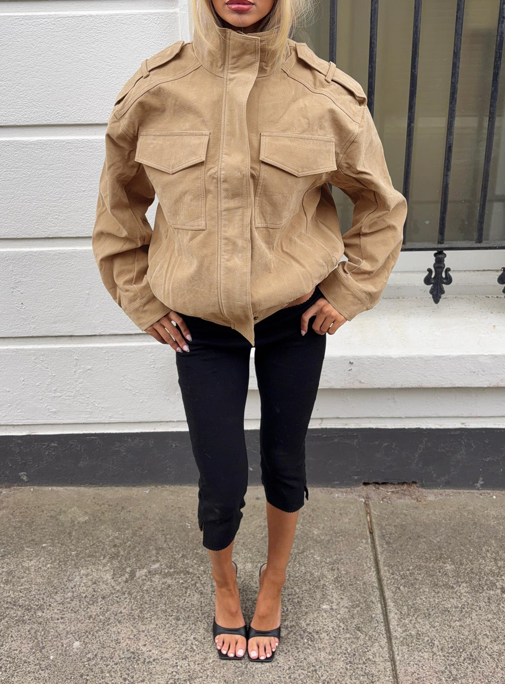 Chaqueta cargo de cuello embudo Double Life color beige