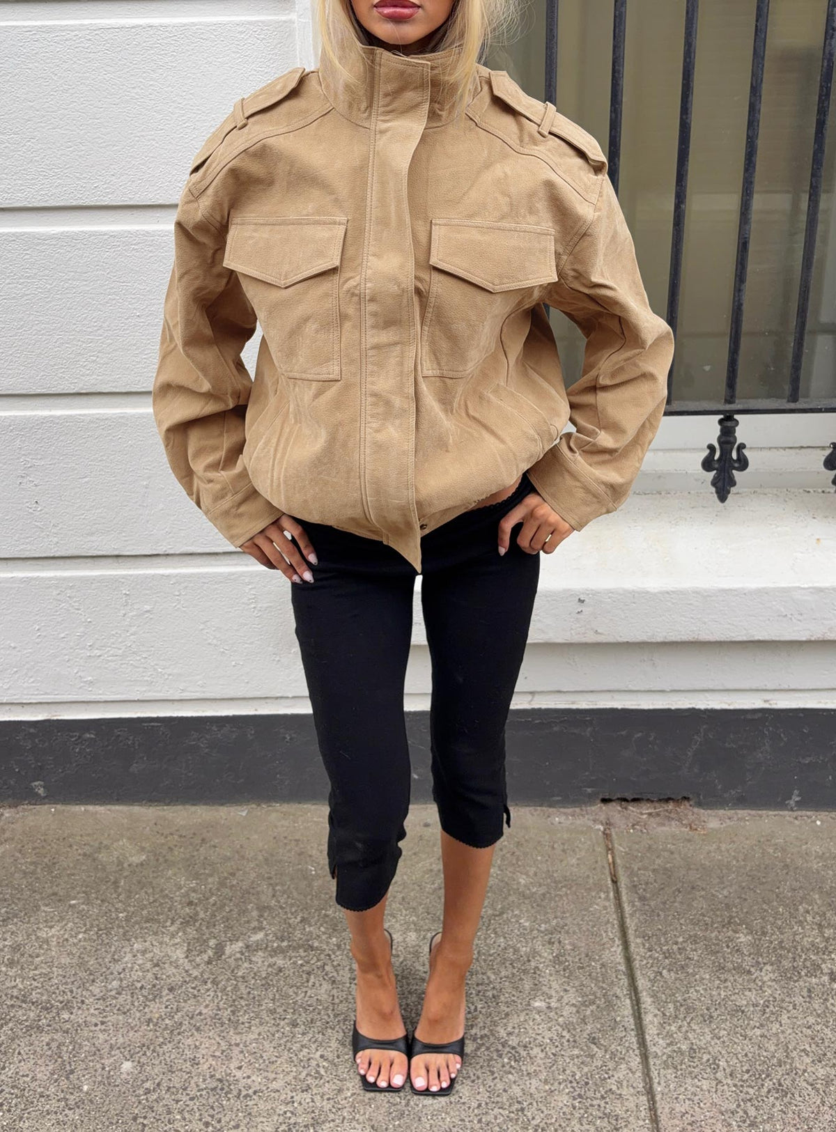 Chaqueta cargo de cuello embudo Double Life color beige