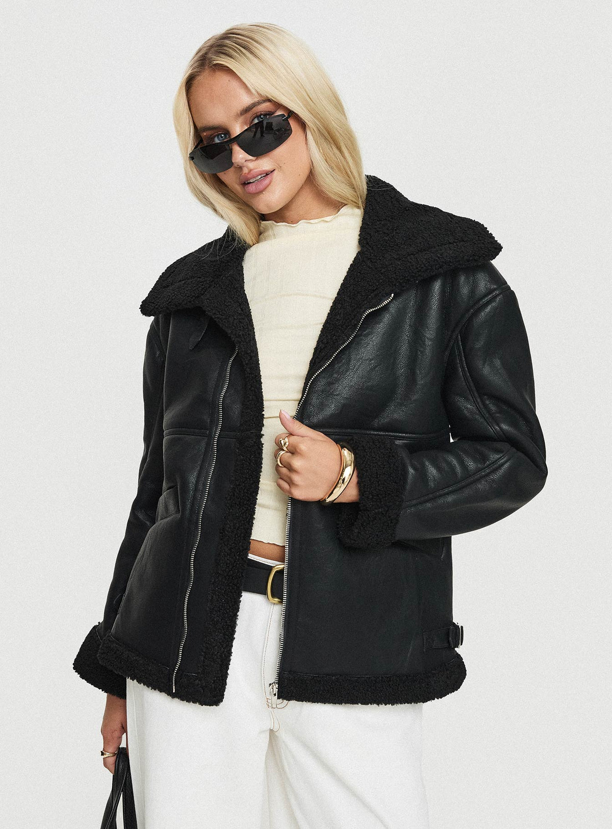 Chaqueta de borrego Jadu negra