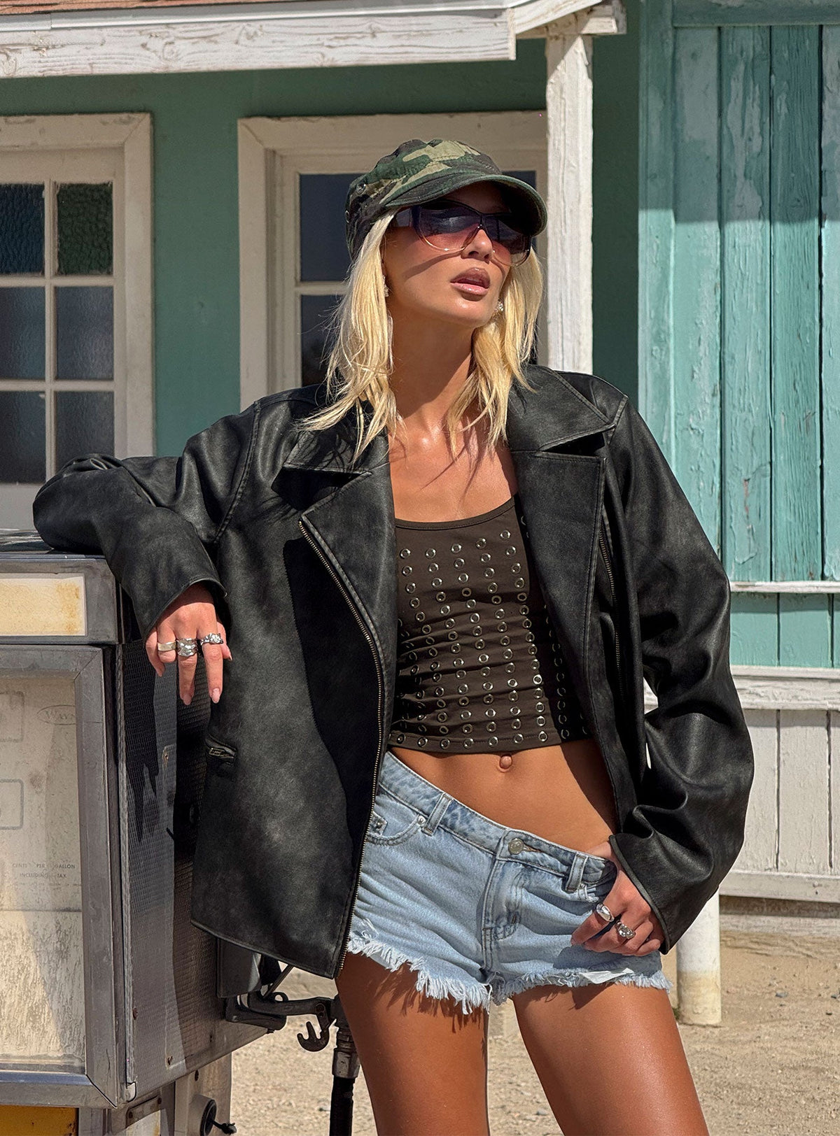 Chaqueta de piel sintética con cuello Vyolette, negro lavado