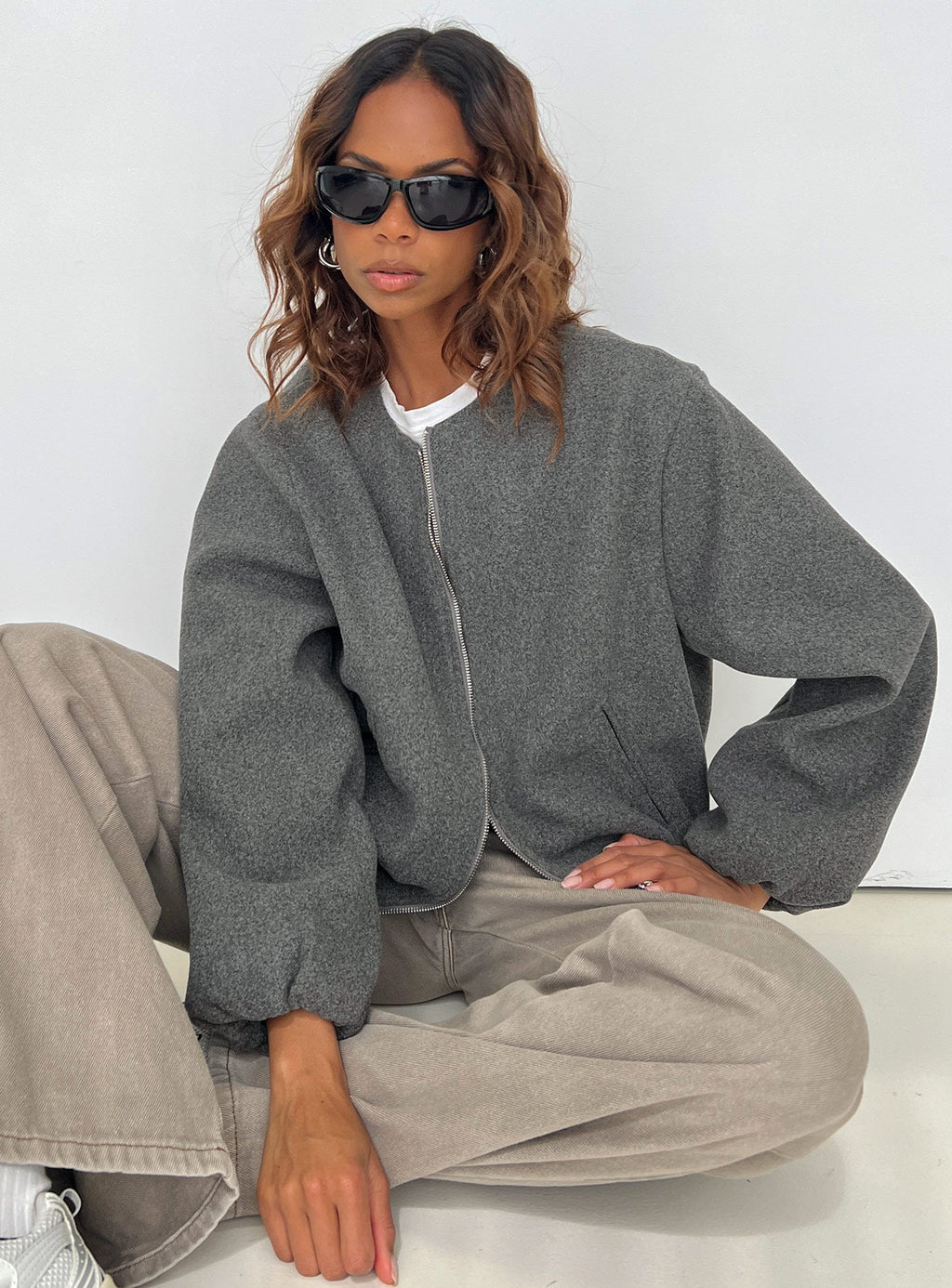 Chaqueta bomber corta Karletta gris