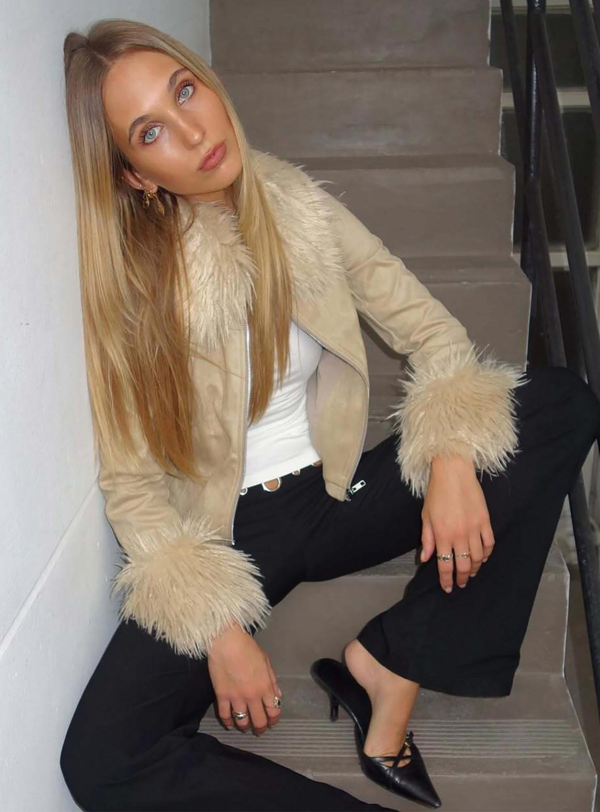 Chaqueta de gamuza Jeanna con detalle de piel sintética en color beige