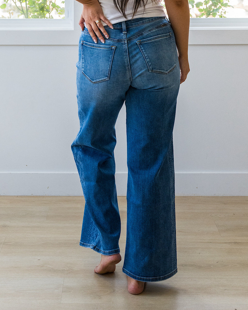Jeans de pierna ancha con estampado de piel de serpiente Isla de KanCan