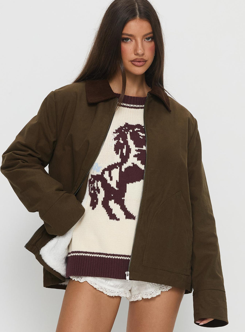 Chaqueta utilitaria Livya con cuello en contraste, color caqui