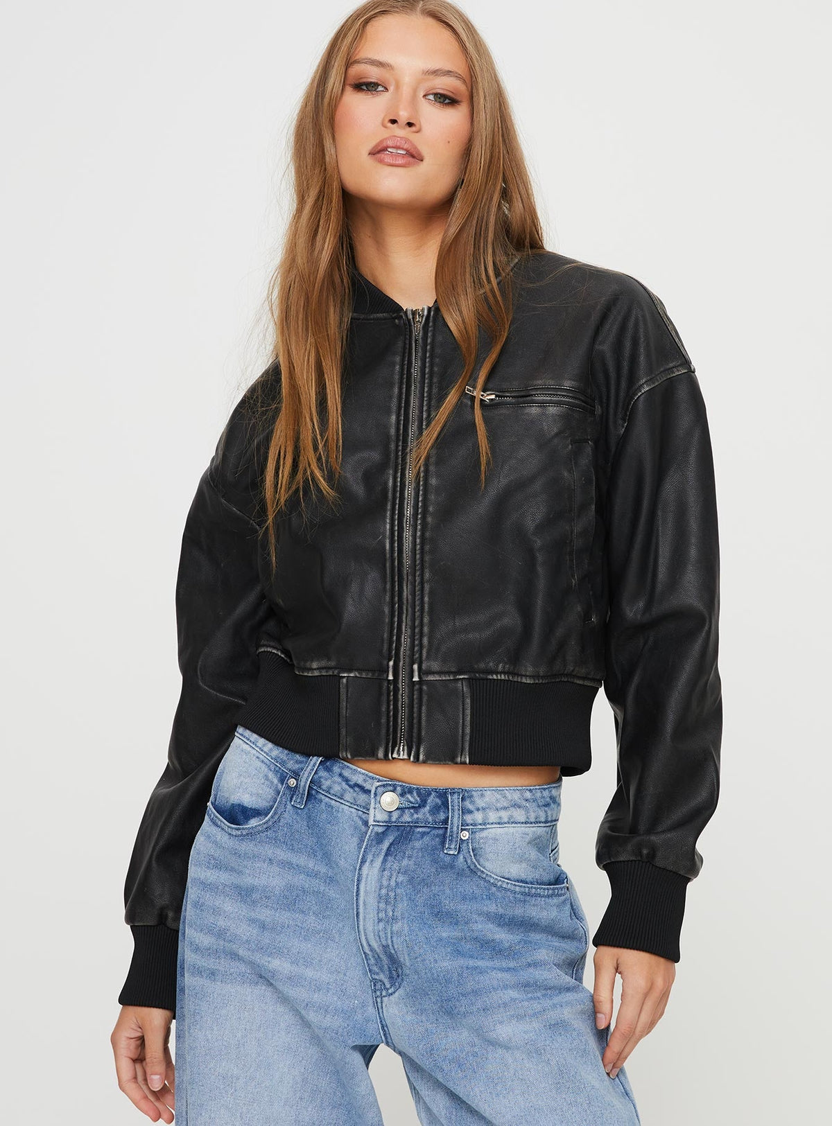 Chaqueta bomber corta de piel sintética Sweet Disaster, color negro