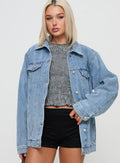 Chaqueta de mezclilla All You Need lavado claro