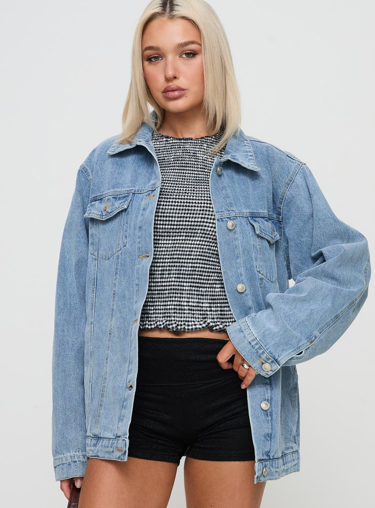 Chaqueta de mezclilla All You Need lavado claro