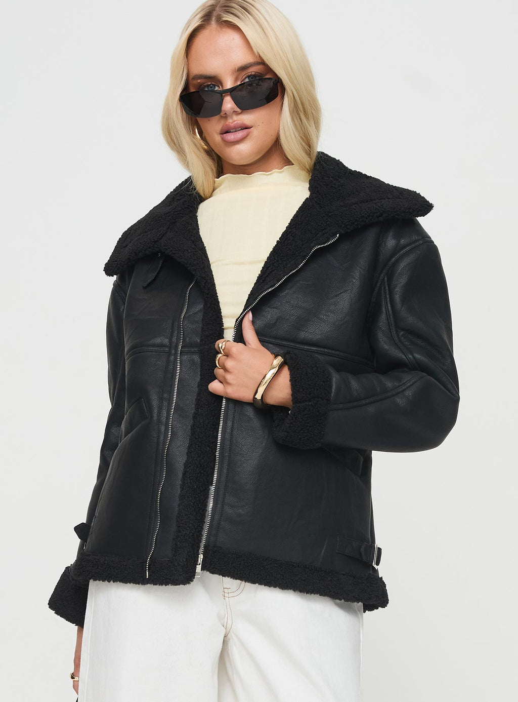 Chaqueta de borrego Jadu negra