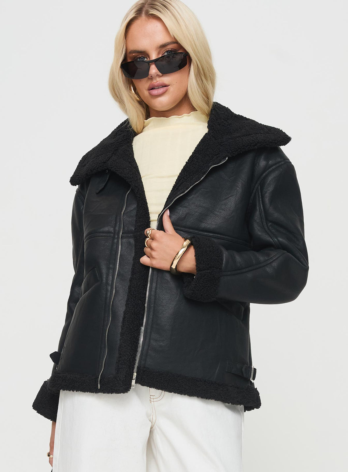 Chaqueta de borrego Jadu negra