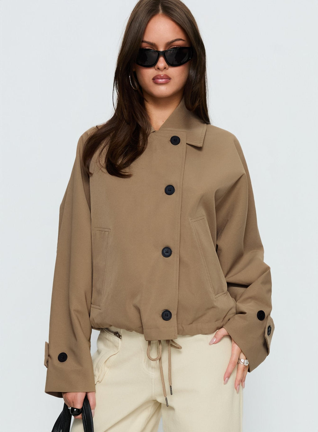 Gabardina corta Sandria color beige