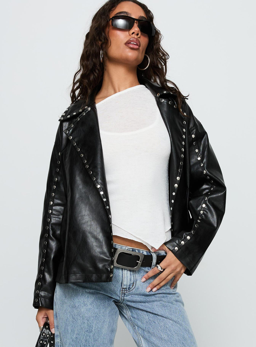 Chaqueta motera de piel sintética Kaeden con detalles de tachuelas en negro
