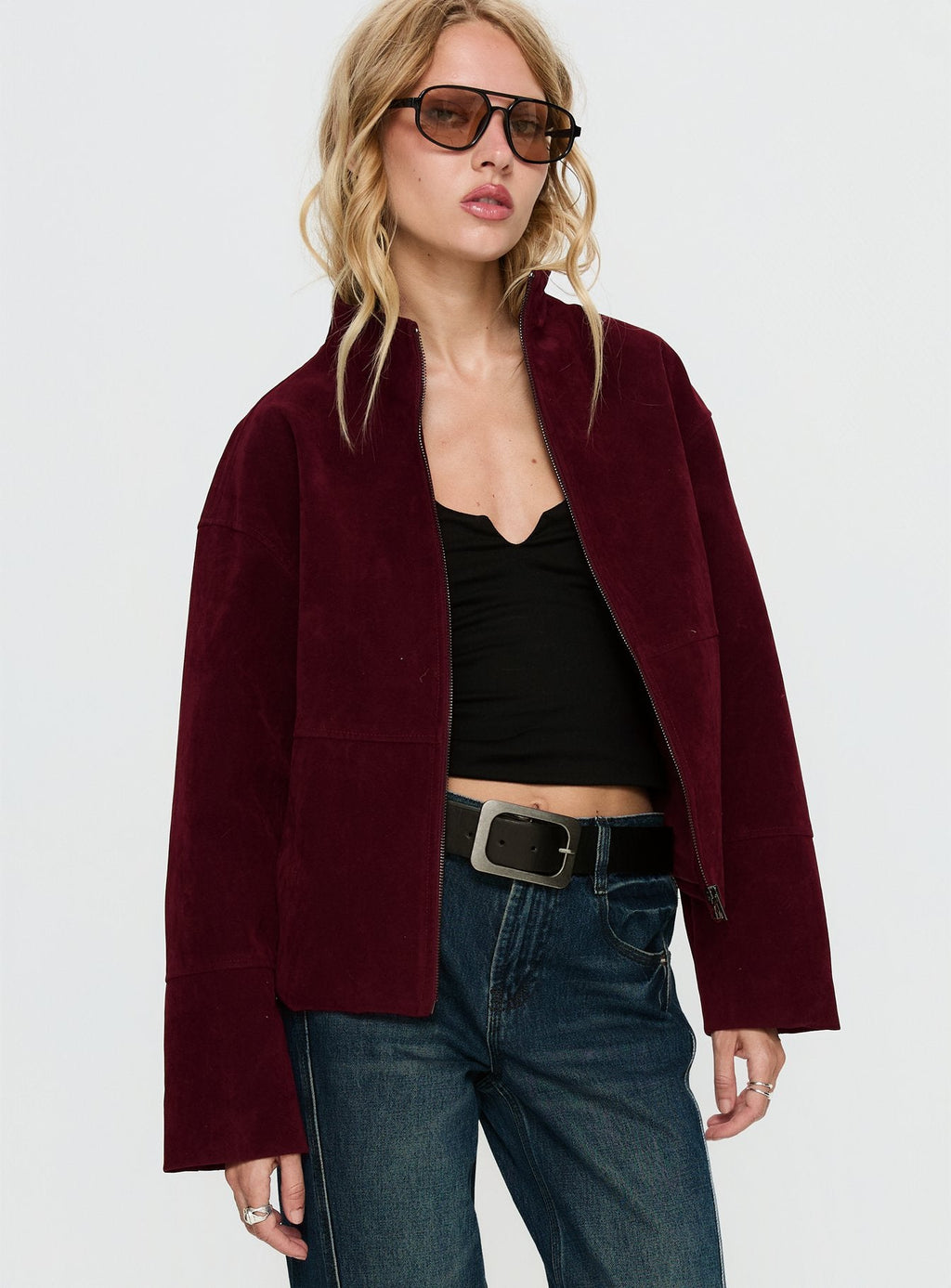 Chaqueta Jessalynn de ante sintético con cremallera color burdeos