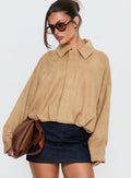 Chaqueta bomber de antelina iluminada en color beige