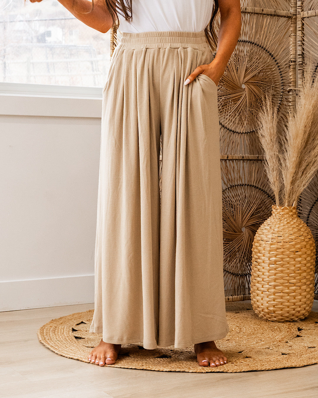 Pantalones de punto plisados de pierna ancha Right Here - Beige