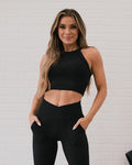 Top halter con espalda nadadora y canalé Rae Mode - Negro VENTA FINAL
