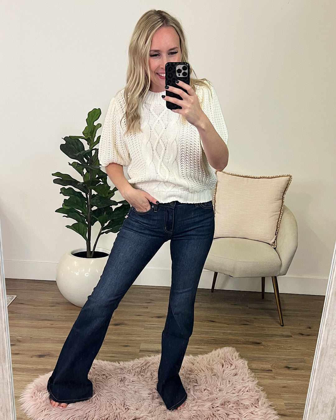 Jeans acampanados KanCan Megan en lavado oscuro