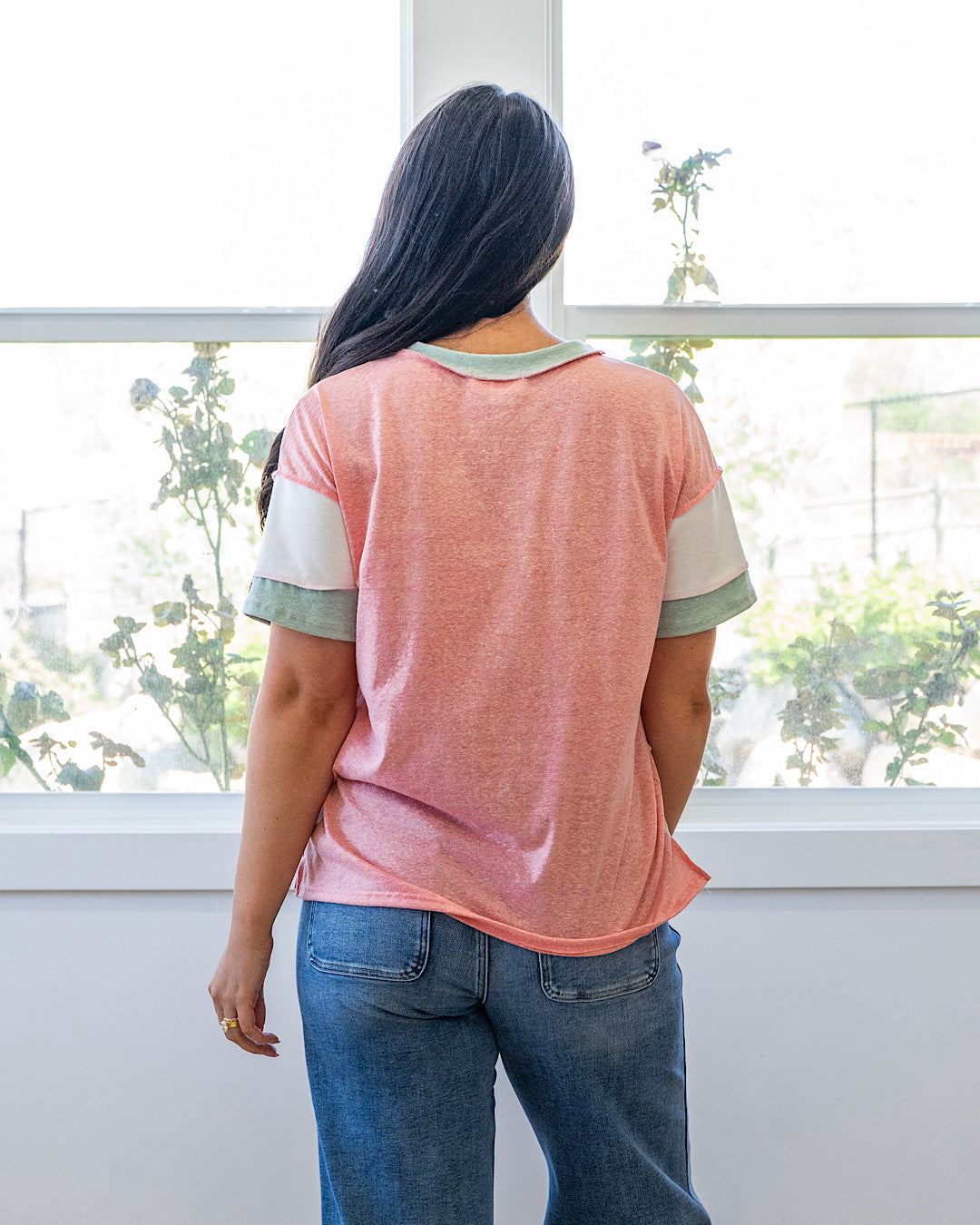 Top Savannah con bloques de color - Coral y Salvia