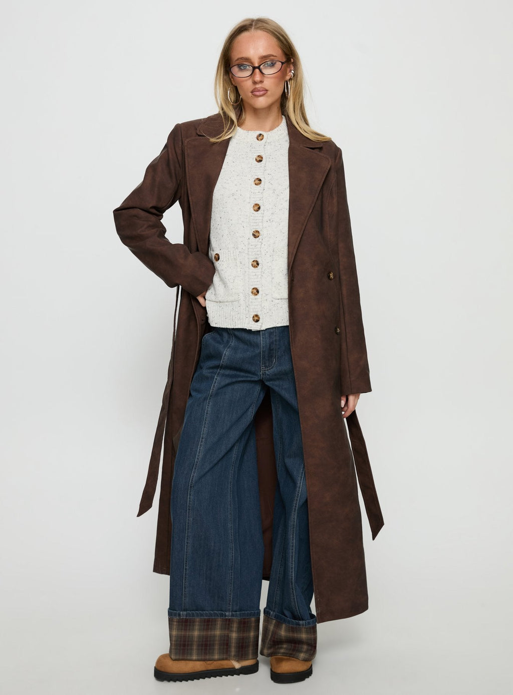 Gabardina larga con cinturón Salazar color marrón chocolate