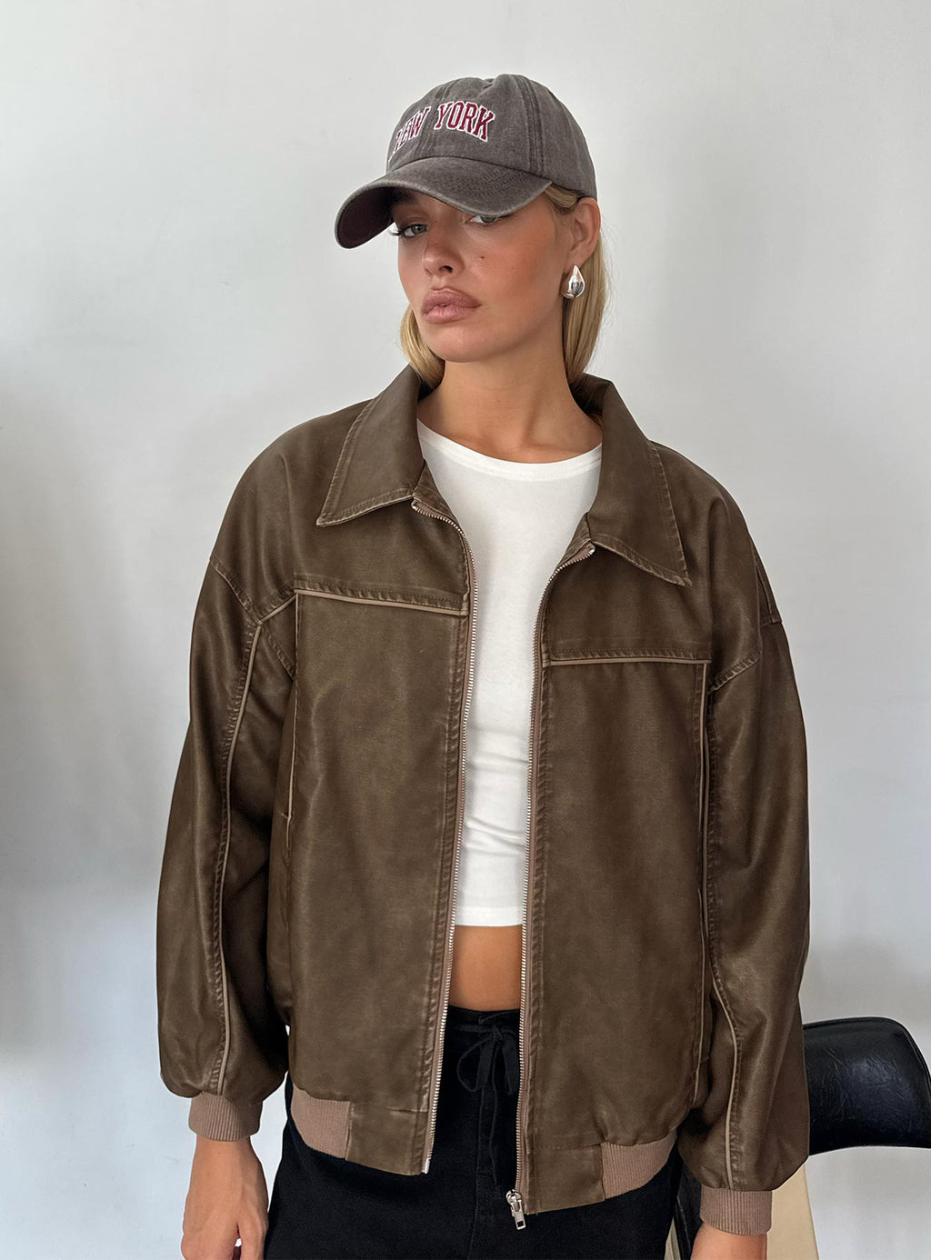 Chaqueta tipo bomber de piel sintética Goldsmith en marrón oscuro lavado