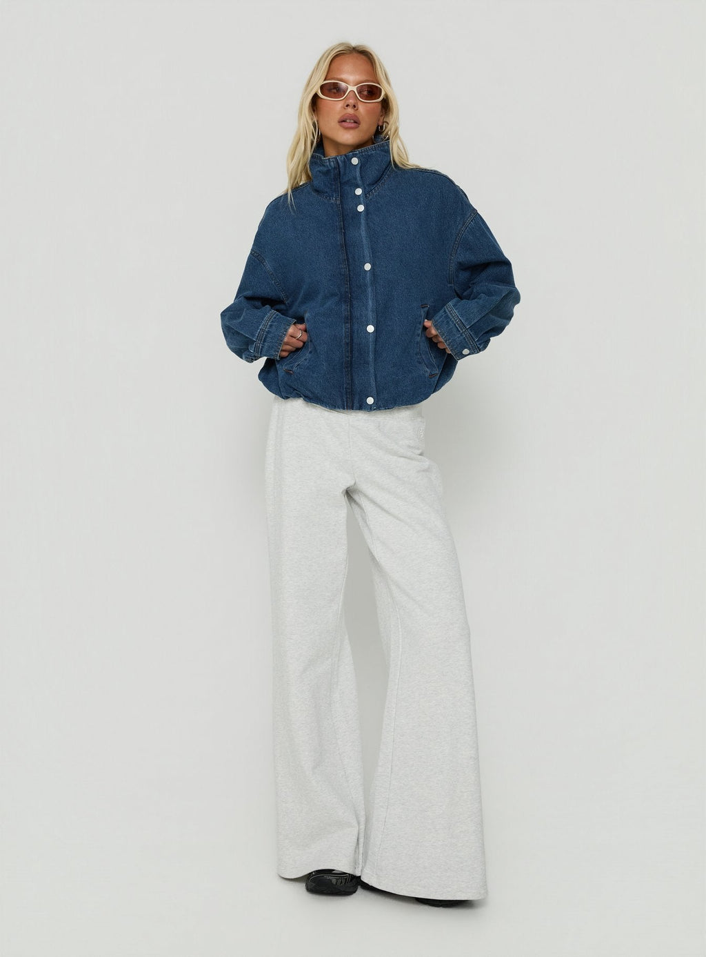 Chaqueta Soja Denim con cuello embudo en lavado azul medio