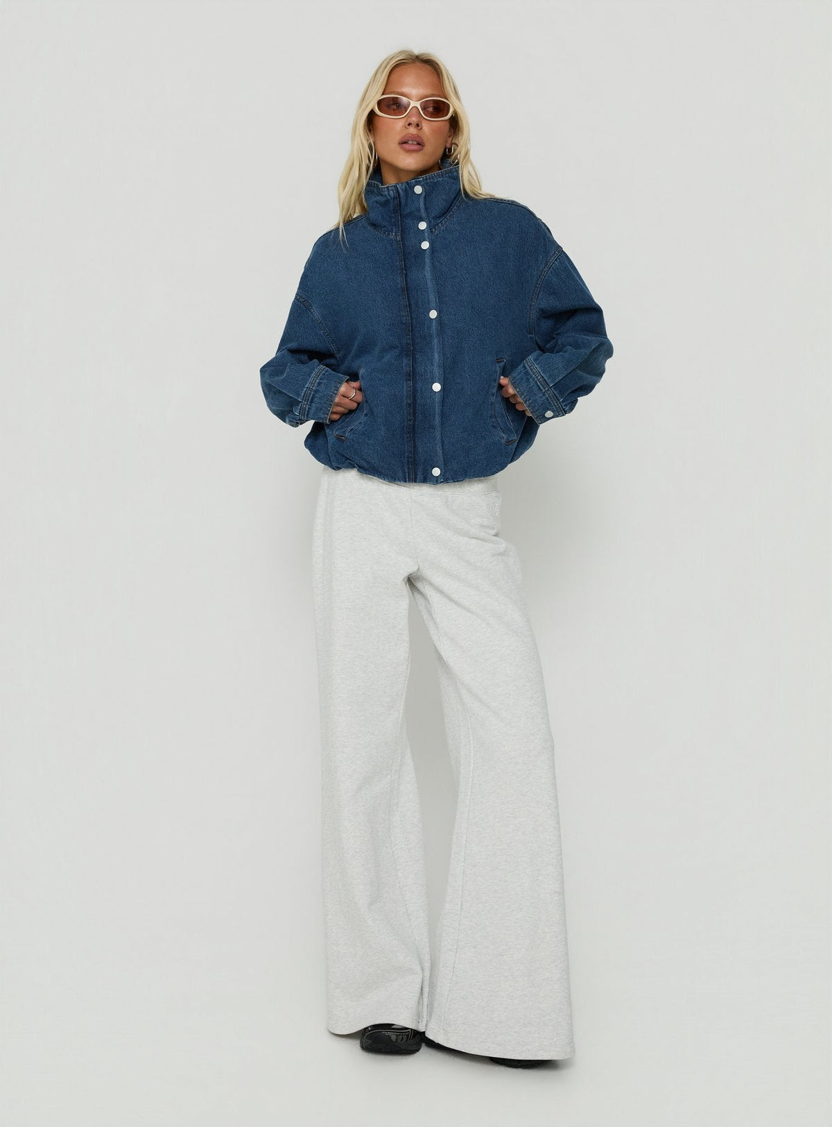 Chaqueta Soja Denim con cuello embudo en lavado azul medio