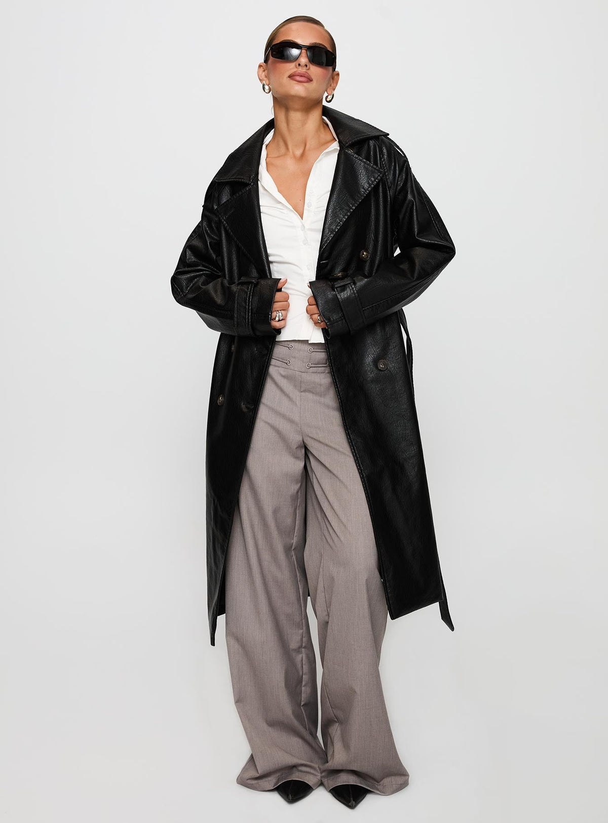 Gabardina de piel sintética Think Later, color negro