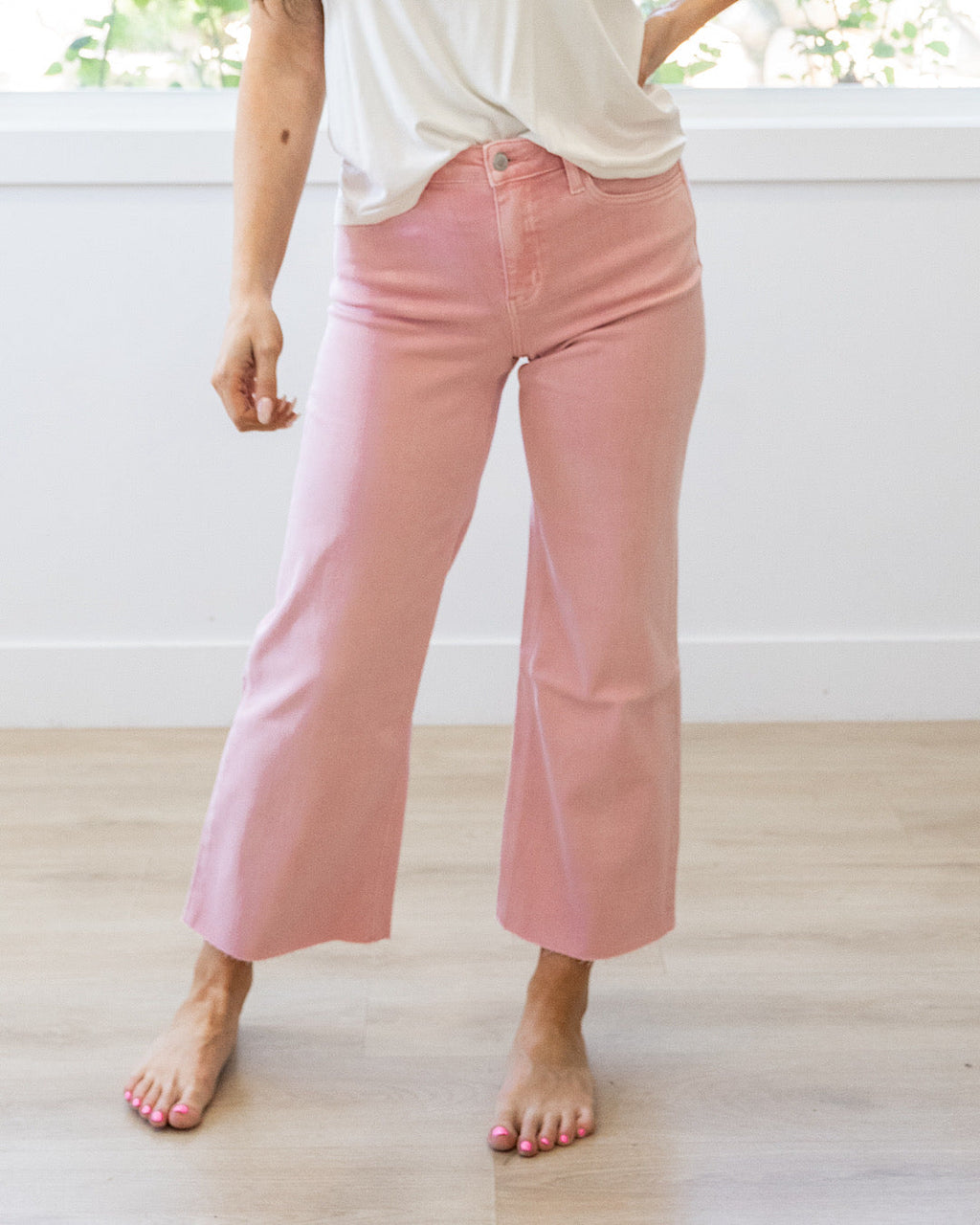 Vaqueros de pernera ancha, estilo corto y sin desgastes, marca Vervet Skye - Rosa