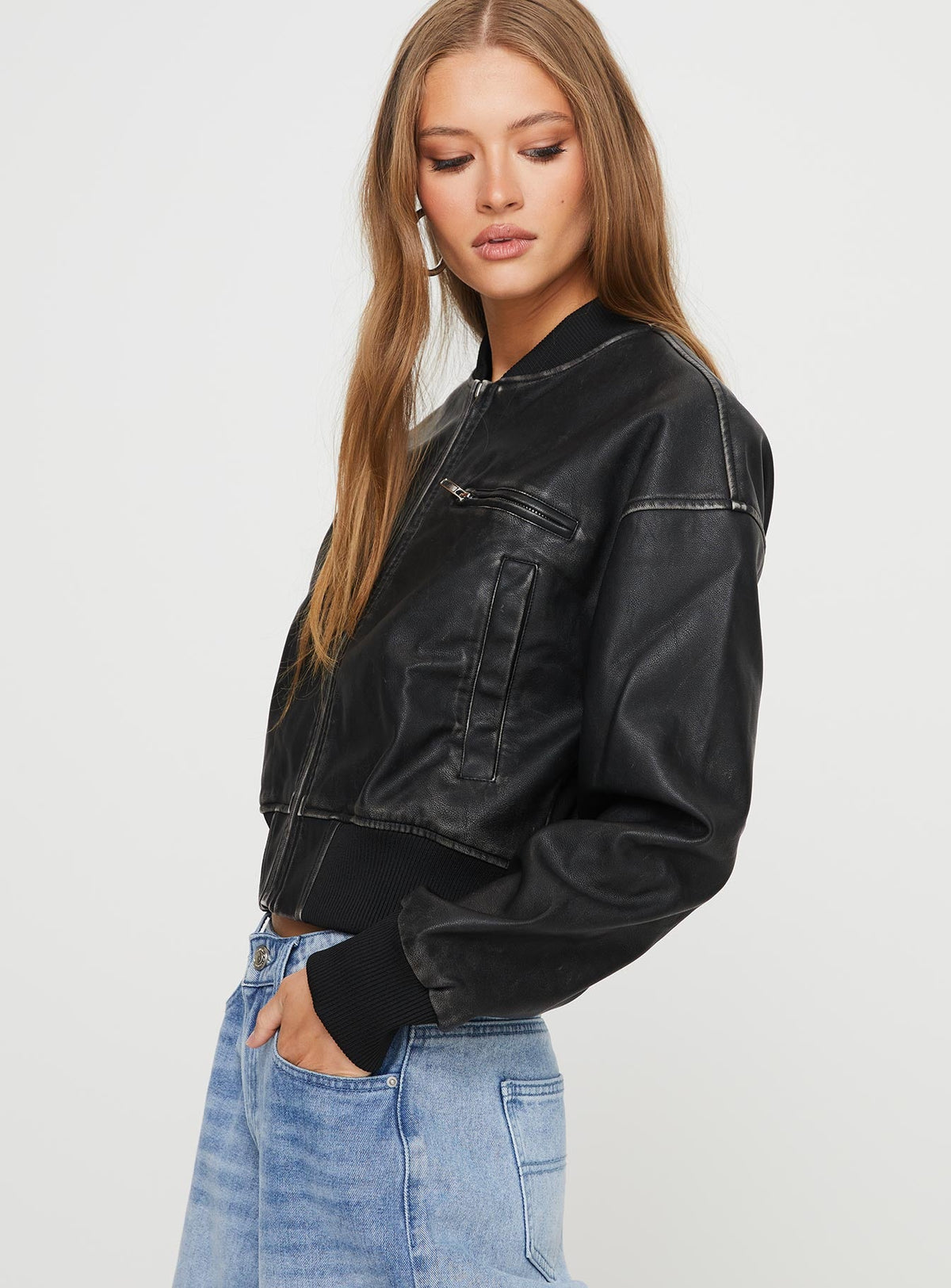 Chaqueta bomber corta de piel sintética Sweet Disaster, color negro