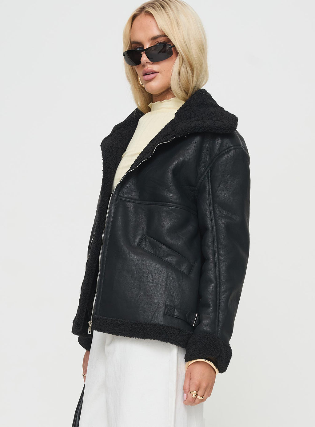 Chaqueta de borrego Jadu negra