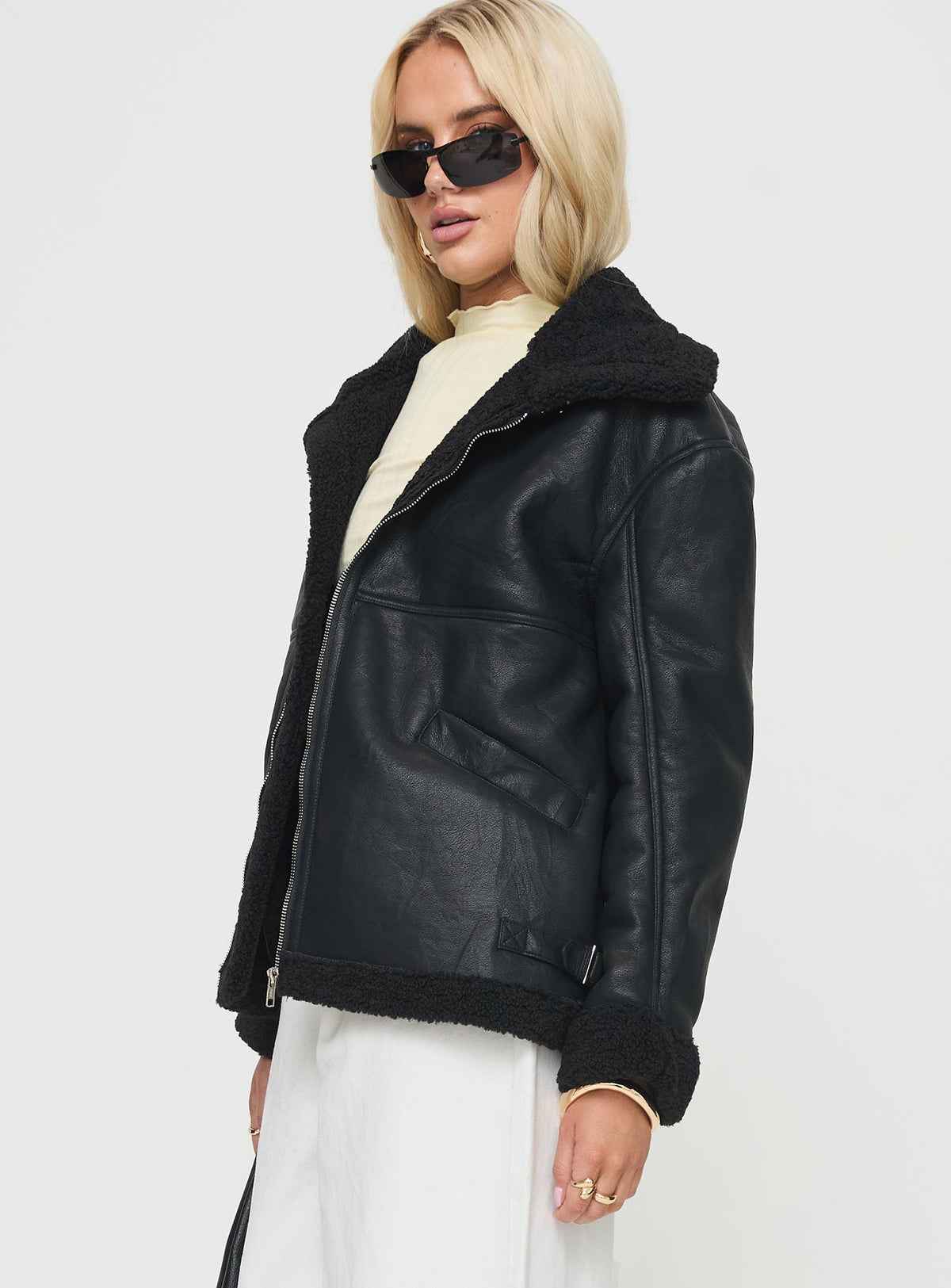 Chaqueta de borrego Jadu negra