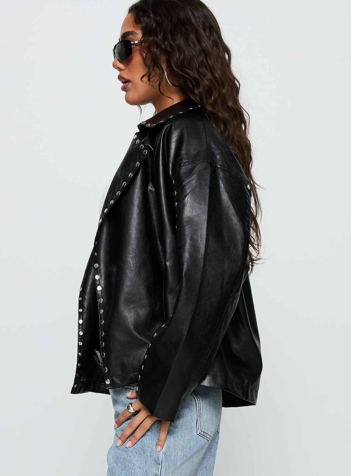 Chaqueta motera de piel sintética Kaeden con detalles de tachuelas en negro