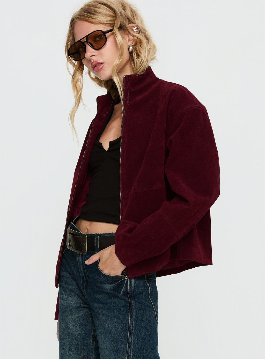 Chaqueta Jessalynn de ante sintético con cremallera color burdeos