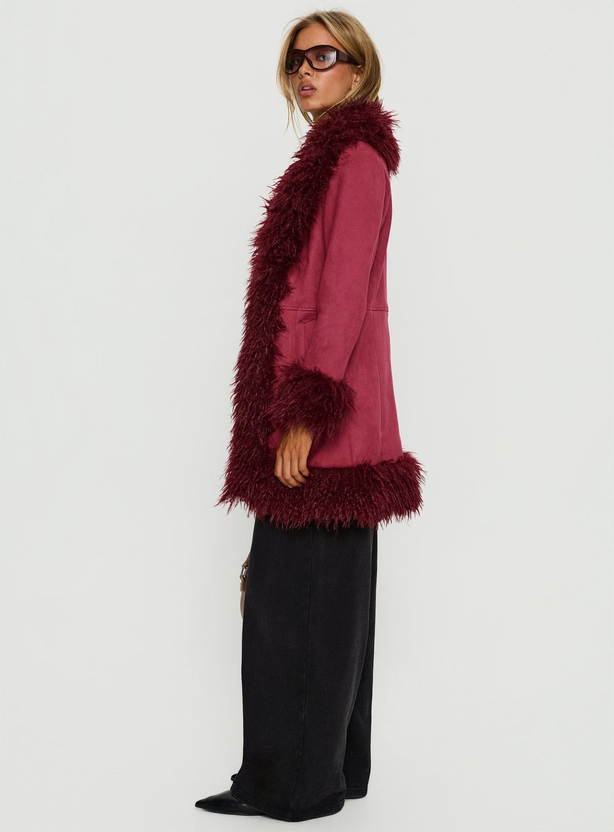 Chaqueta Josefina con detalle de pelo sintético color vino