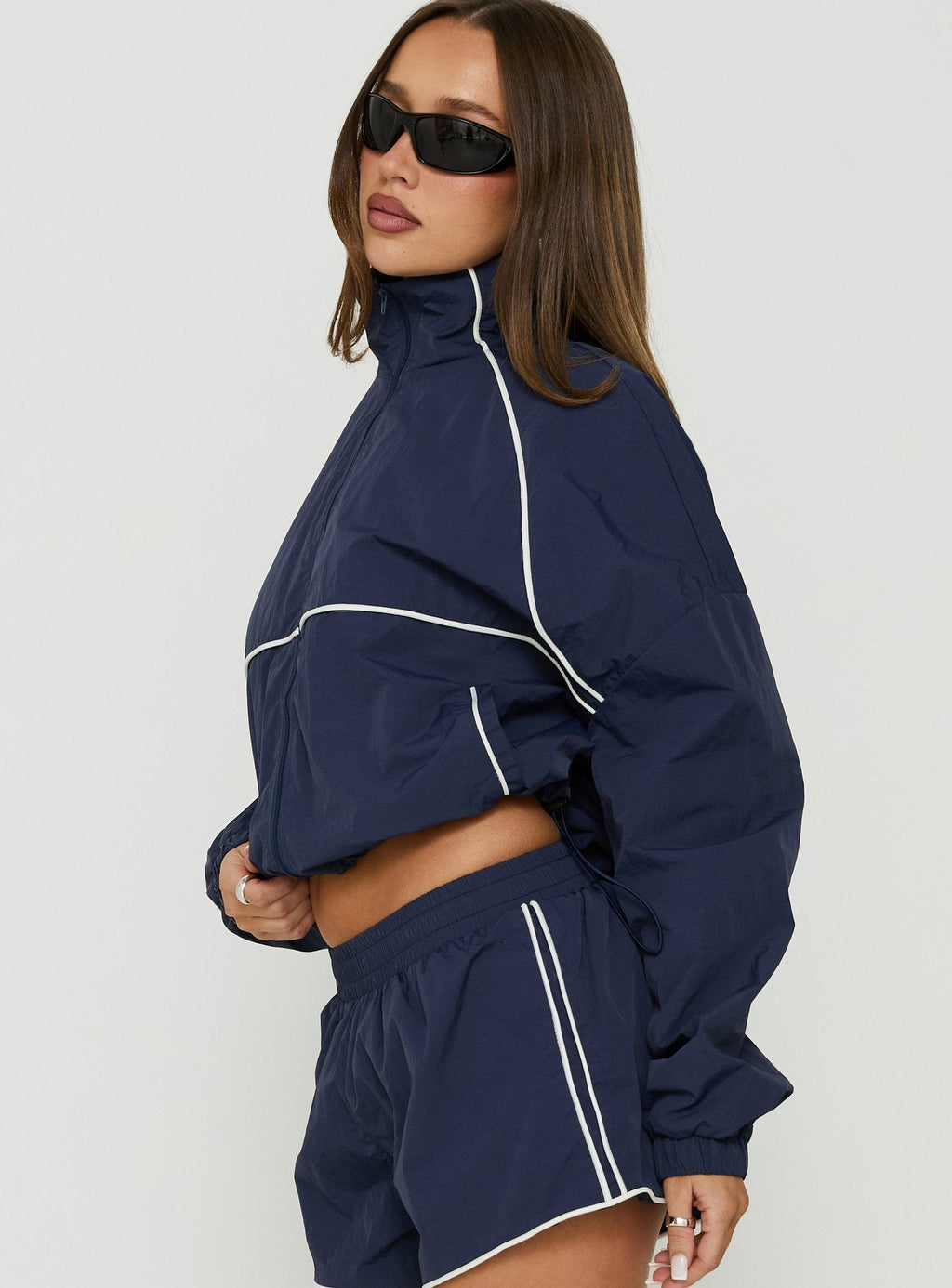 Chaqueta cortavientos con cuello embudo Shayyla azul marino / blanco