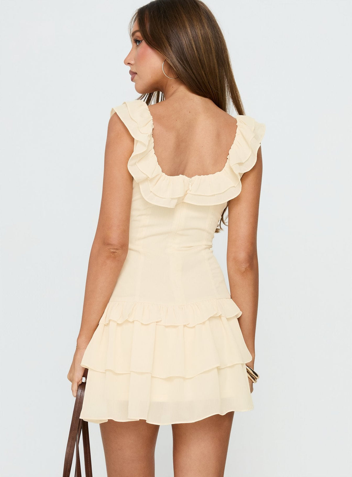 Vestido corto con volantes y fruncido Fawnia color crema
