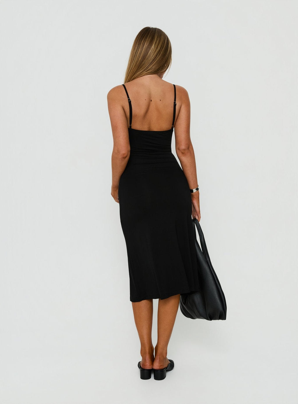 Vestido midi negro con cuello en V y abertura Evendra