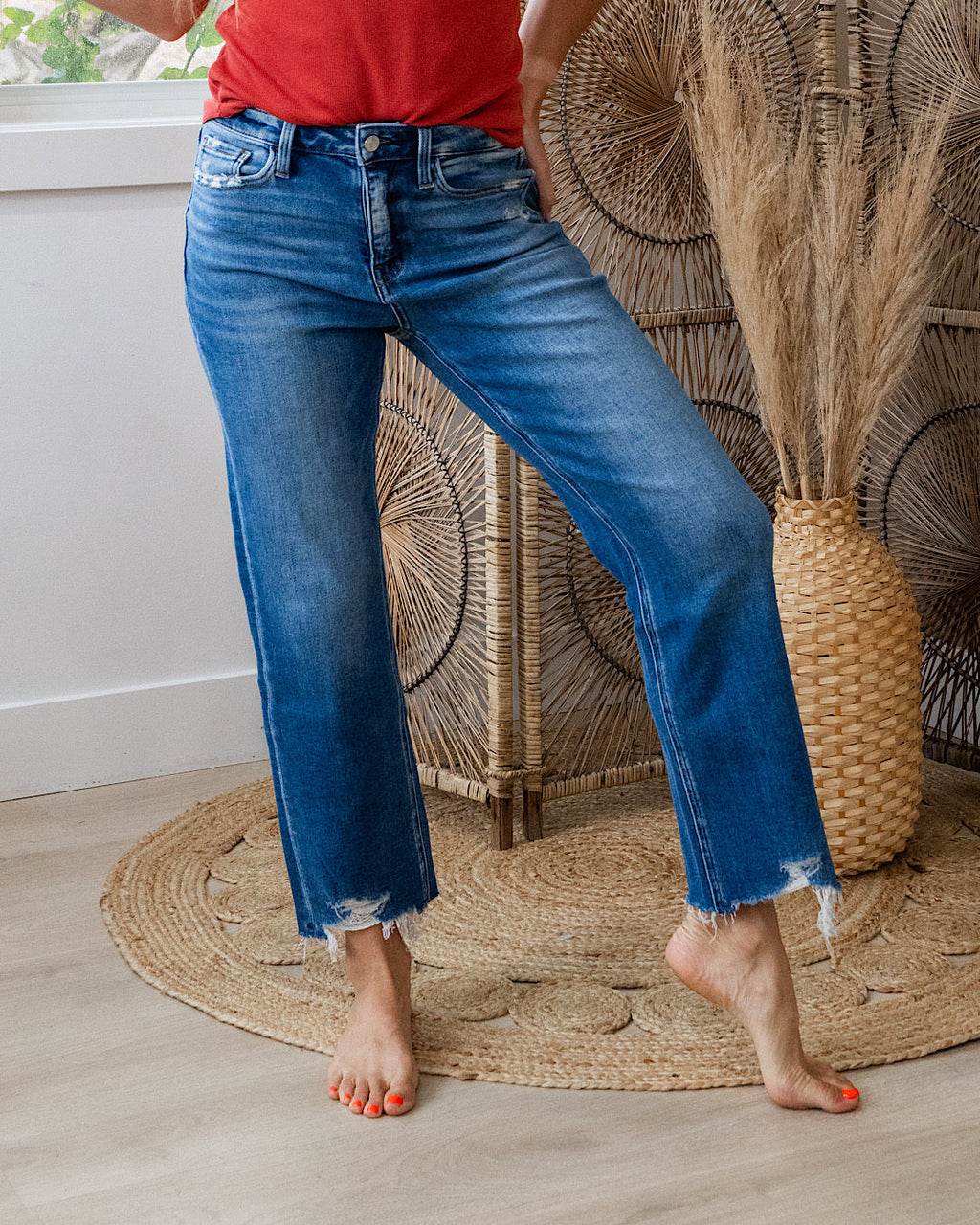 Jeans rectos de tiro alto con dobladillo desgastado Lovervet Josie