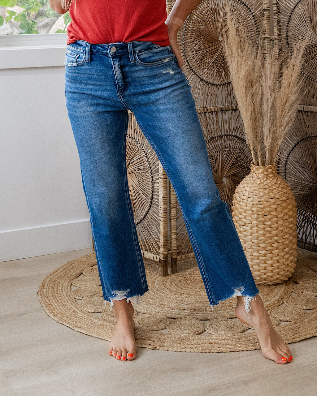 Jeans rectos de tiro alto con dobladillo desgastado Lovervet Josie