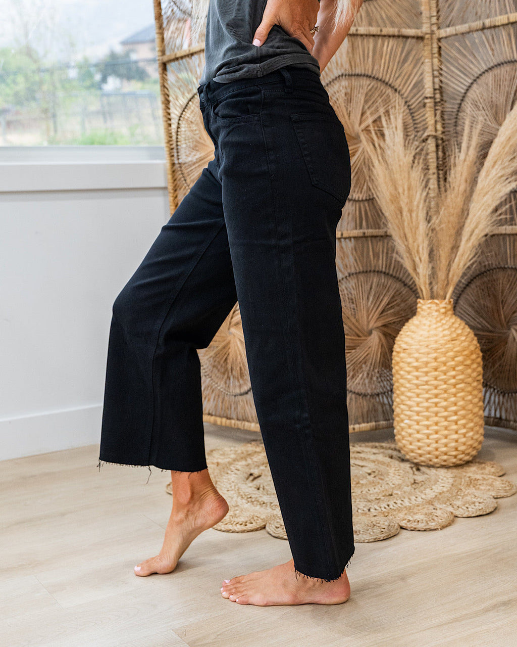 Jeans Vervet Skye de pierna ancha, corte cropped y sin desgastes - Negro