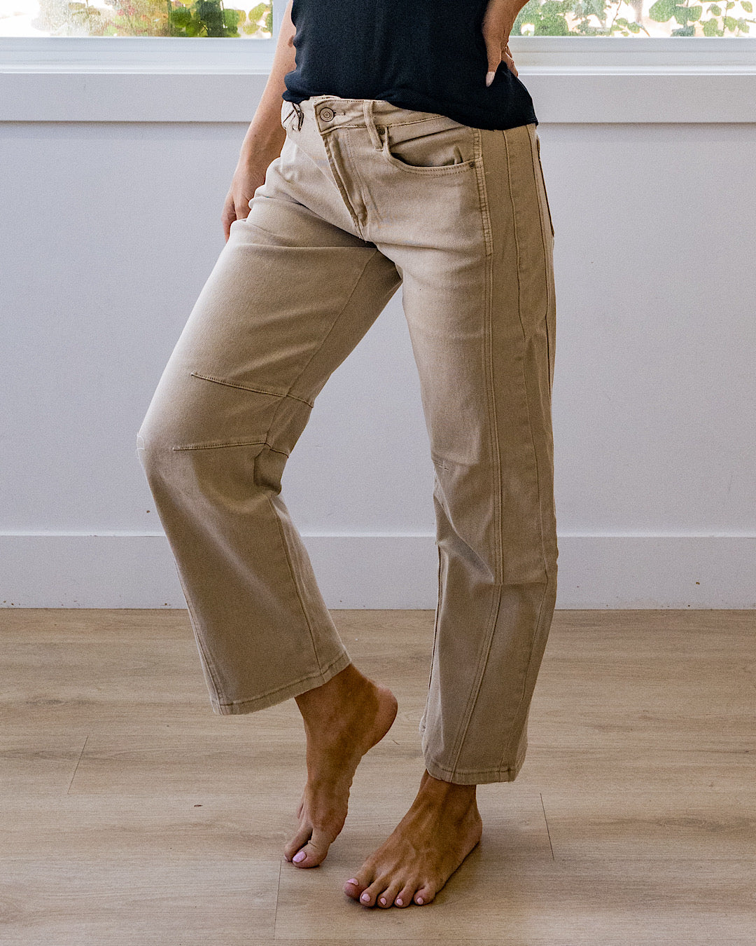¡NUEVO! Jeans Alexandra Barrel sin efecto desgastado - Color Ash Mocha