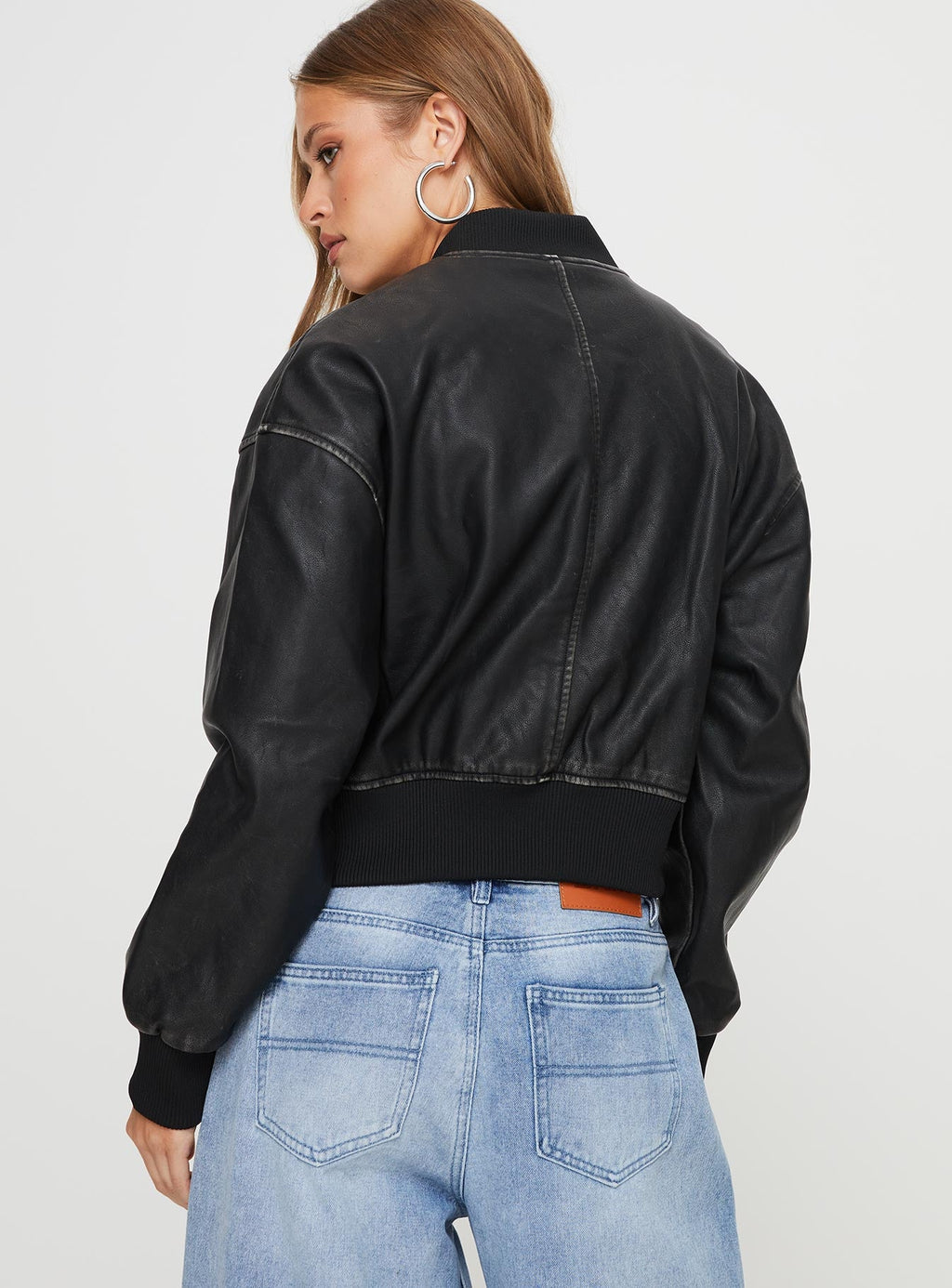 Chaqueta bomber corta de piel sintética Sweet Disaster, color negro
