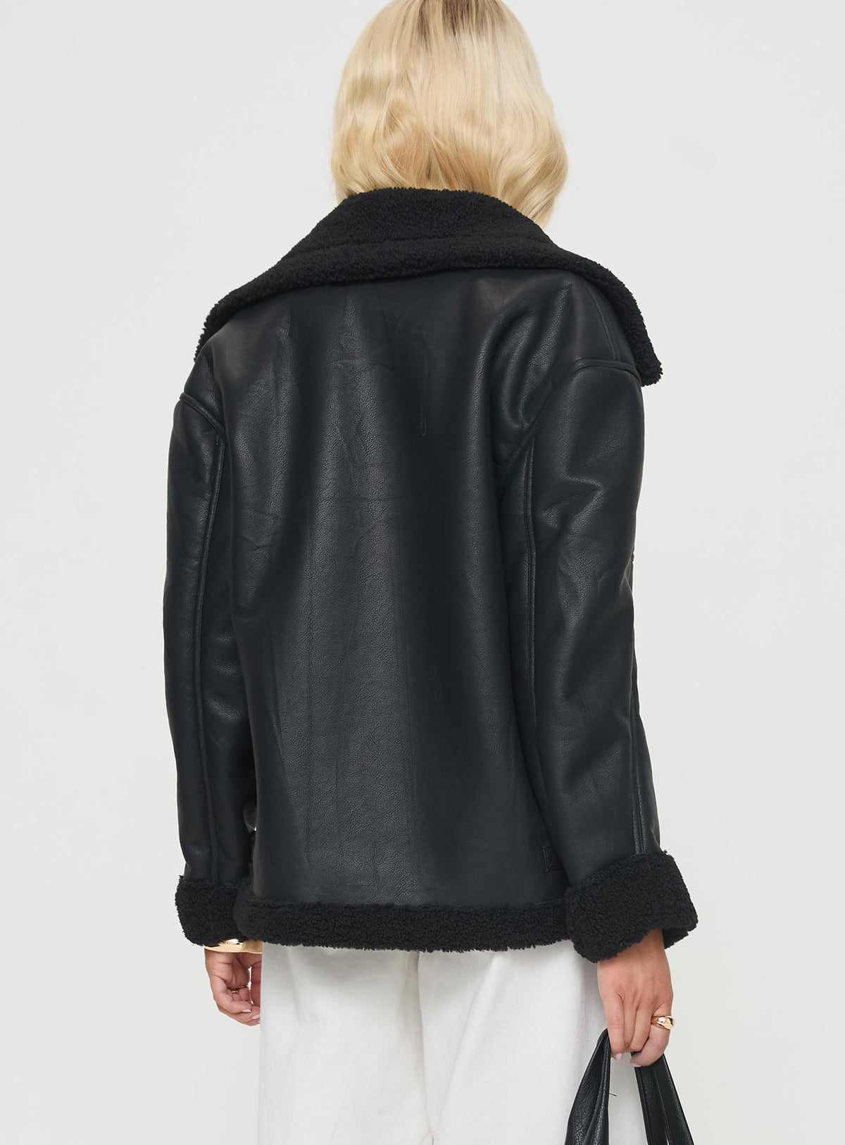Chaqueta de borrego Jadu negra