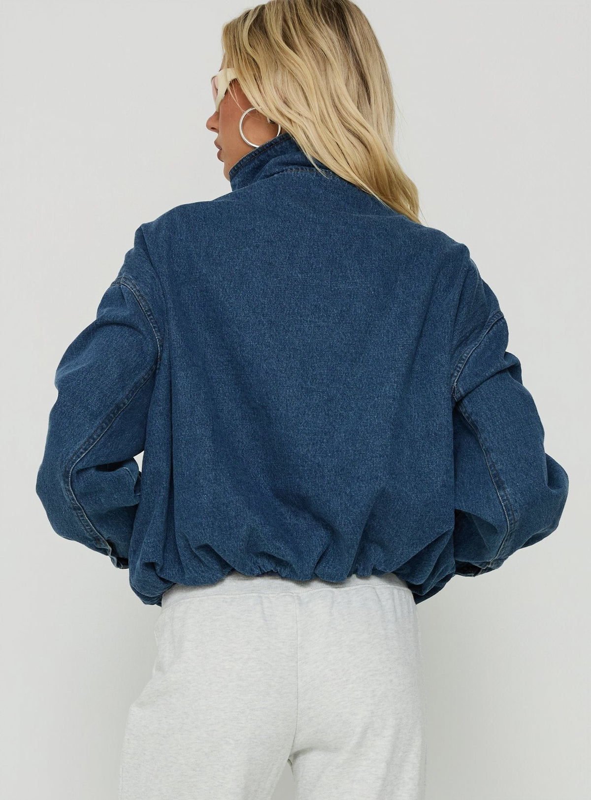 Chaqueta Soja Denim con cuello embudo en lavado azul medio