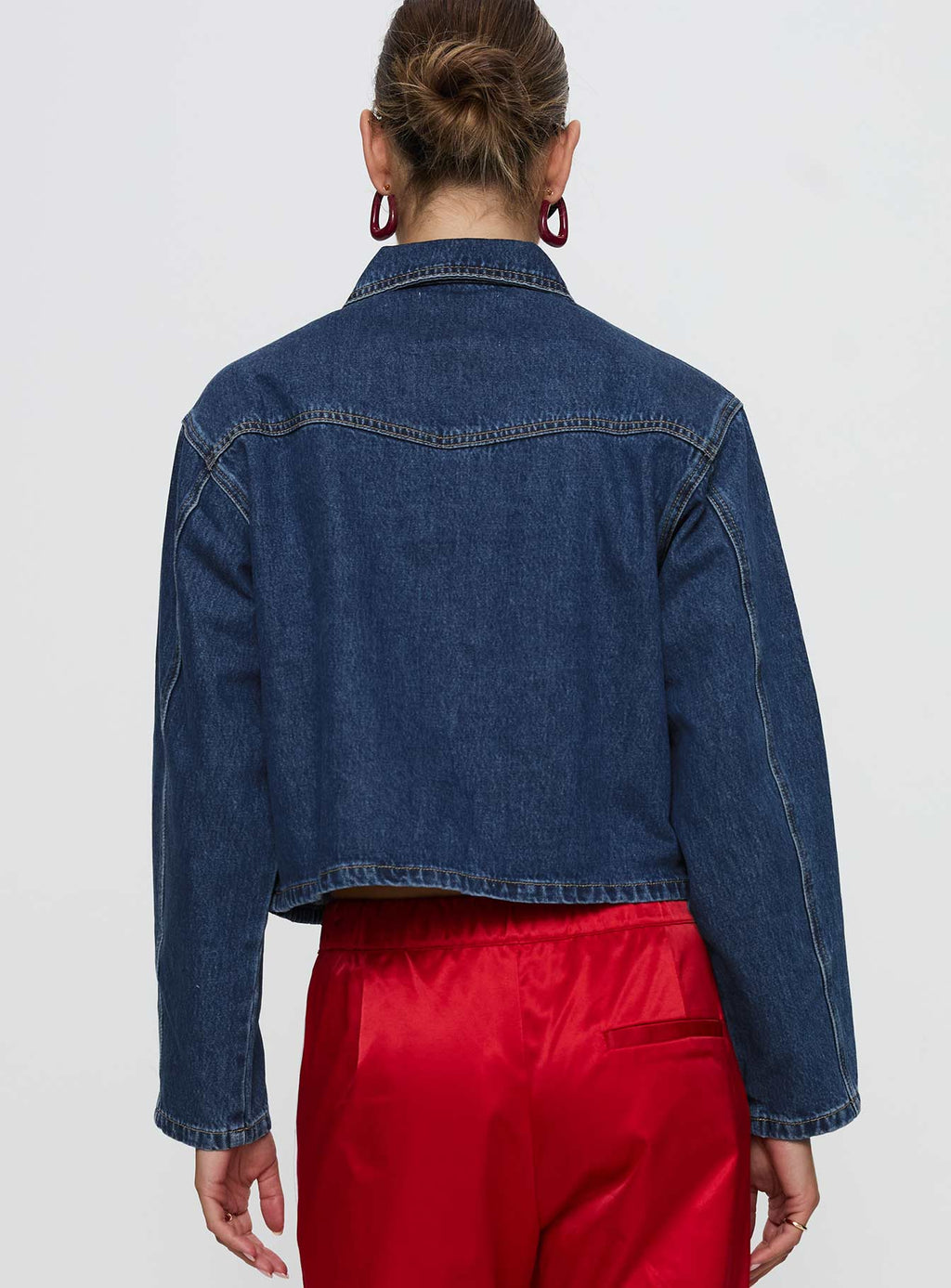 Chaqueta de mezclilla azul con detalle de lazo Good On You