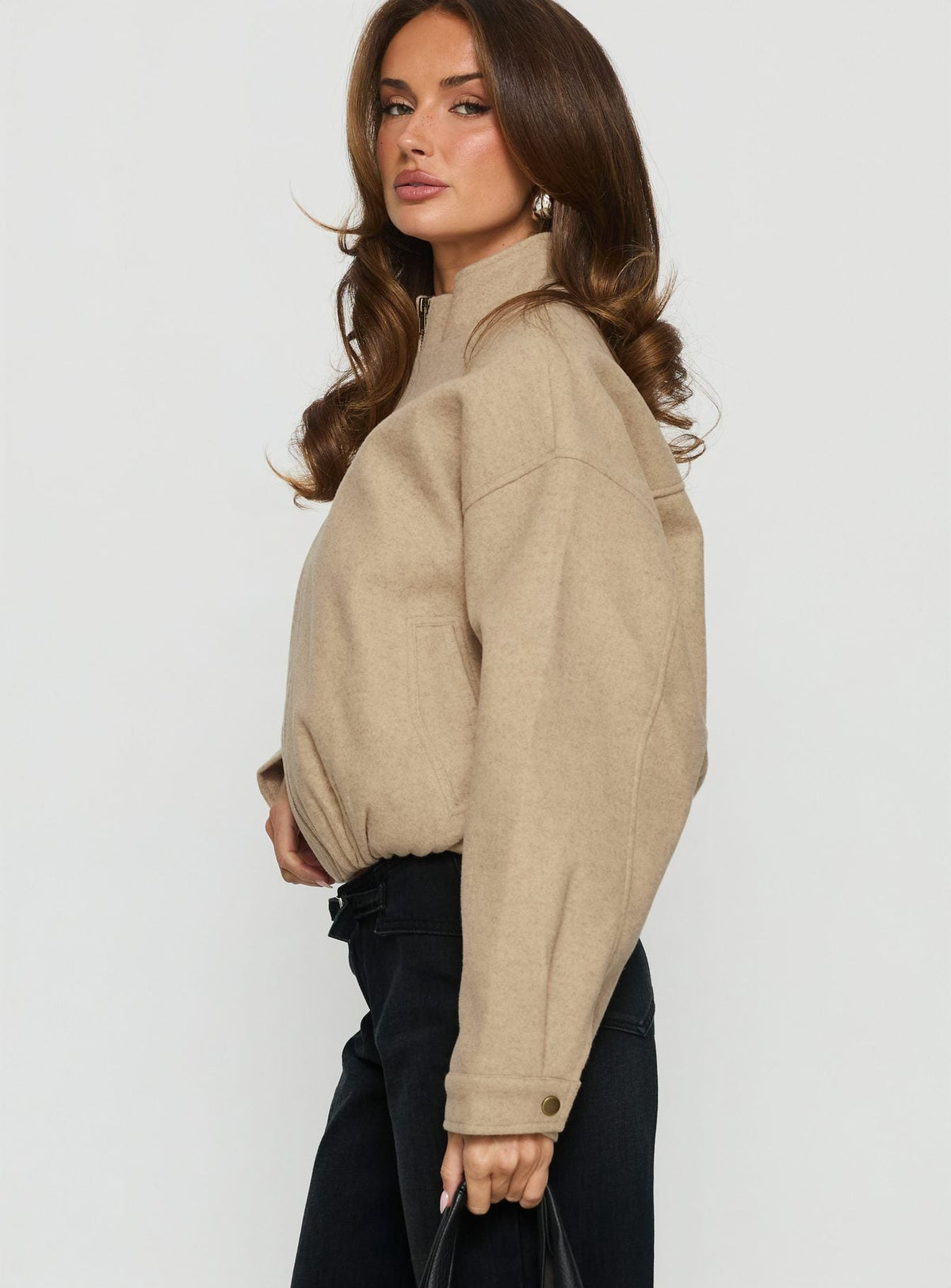 Chaqueta tipo bomber corta de lana sintética Chayden en color beige