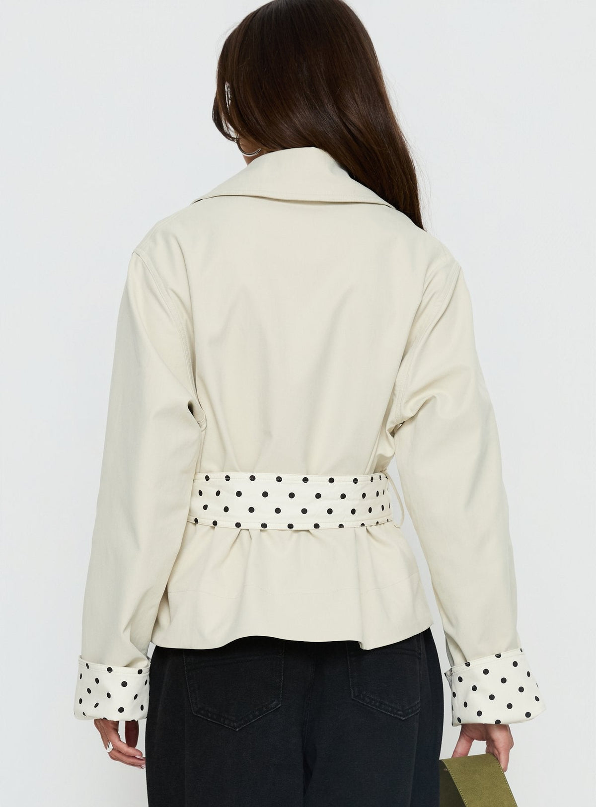 Gabardina corta Meriana beige con lunares