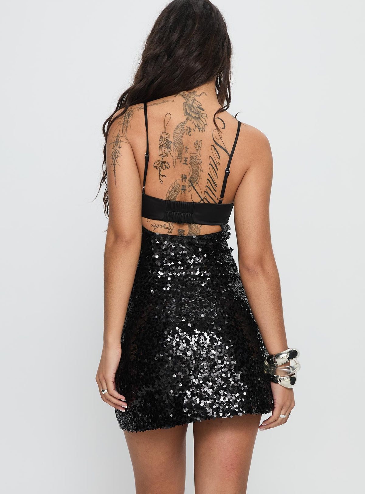 Vestido corto de satén con lentejuelas Alishia negro