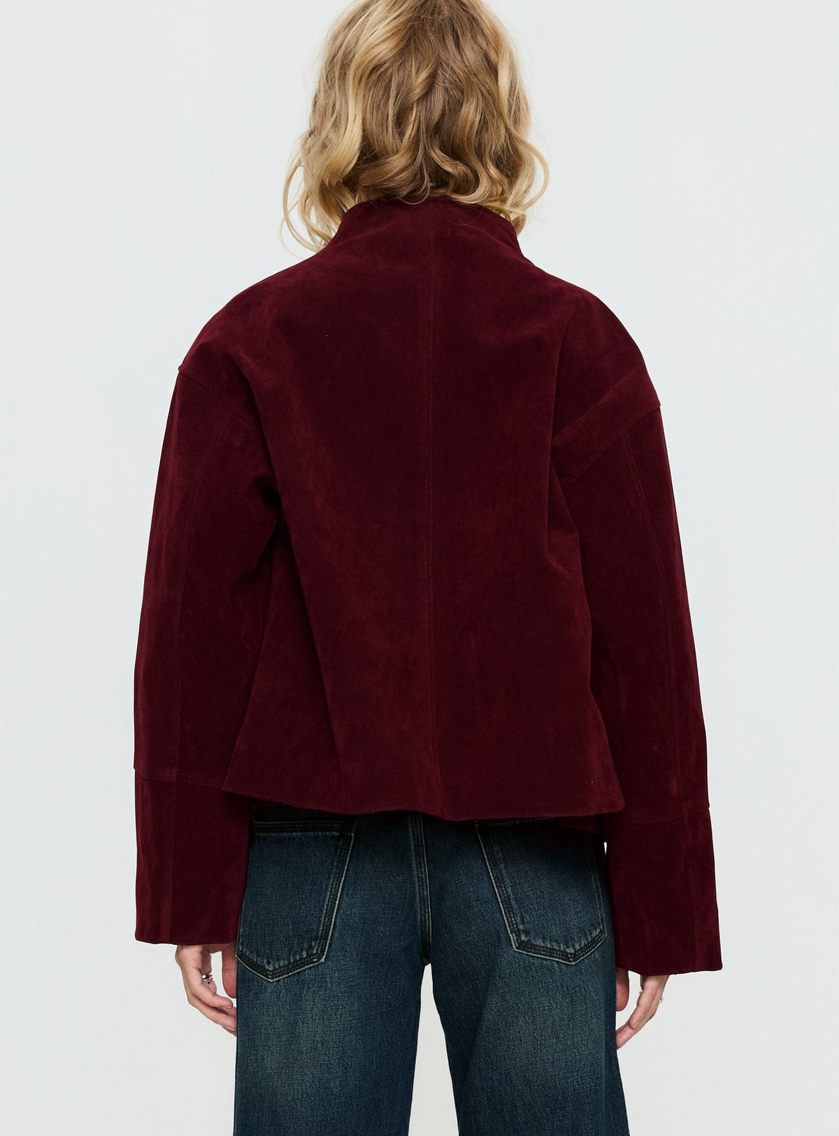 Chaqueta Jessalynn de ante sintético con cremallera color burdeos