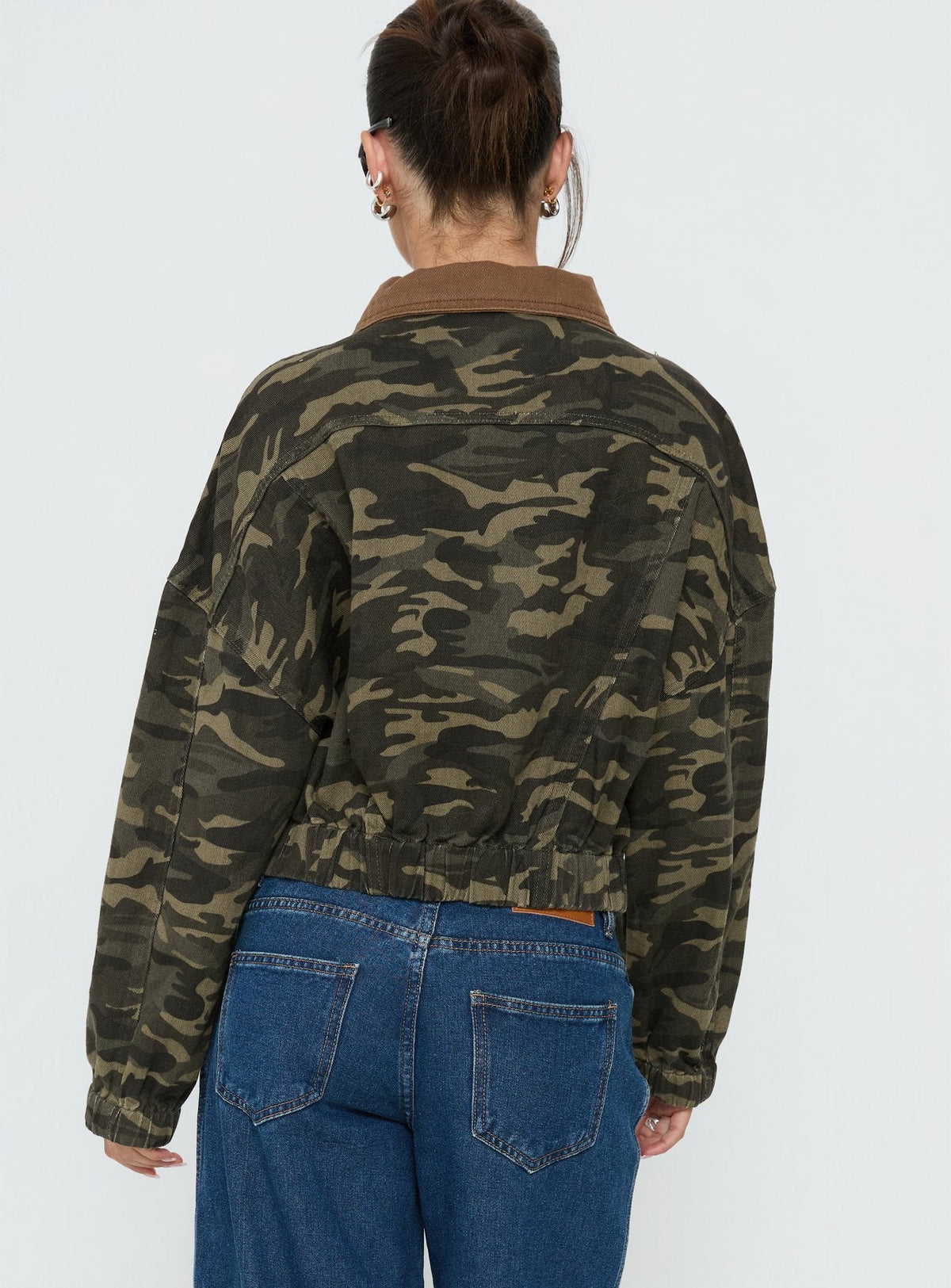 Chaqueta bomber extragrande Ramix con estampado de camuflaje